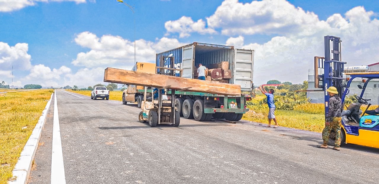 Nhập khẩu và phân phối Gỗ các loại 